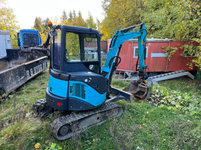 1039653-4 Excavator Airman AX33U-5 - 2012