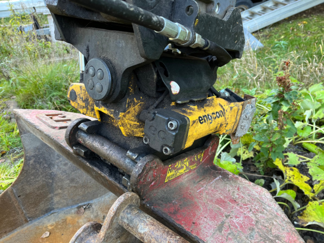 1039653-5 Excavator Airman AX33U-5 - 2012