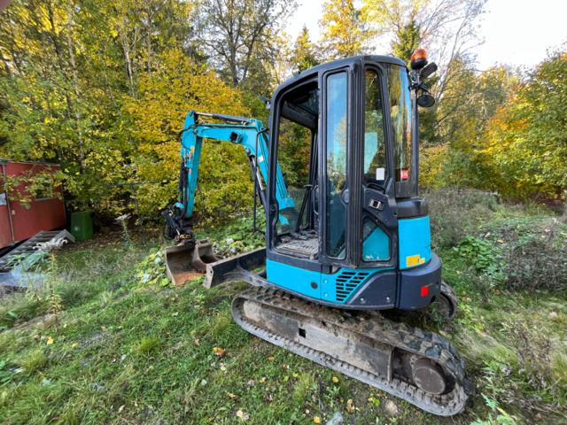 1039653-2 Excavator Airman AX33U-5 - 2012