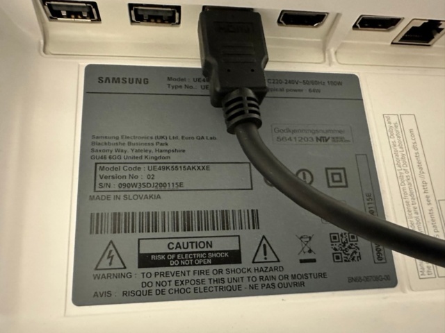 1071113-3 Tv Samsung 49" wall mounted