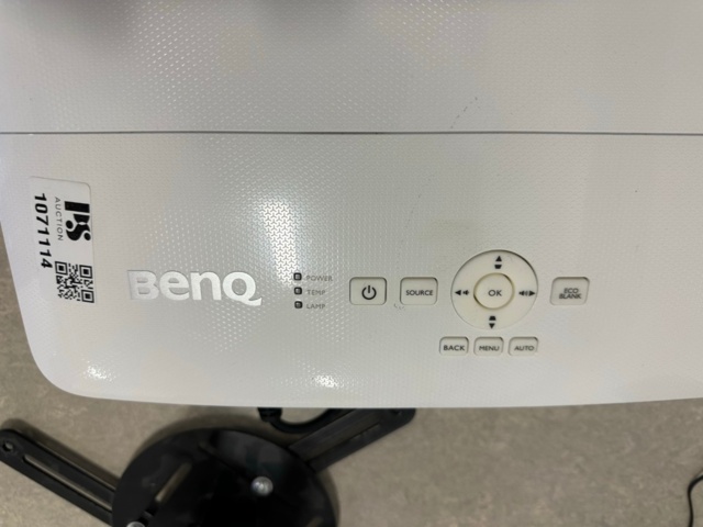 1071114-2 Projector Benq TH535 with ceiling mount
