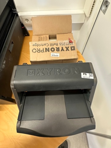 1071117-5 Laminating machine A3 Xyron 1255 and 2 cassettes of laminating film