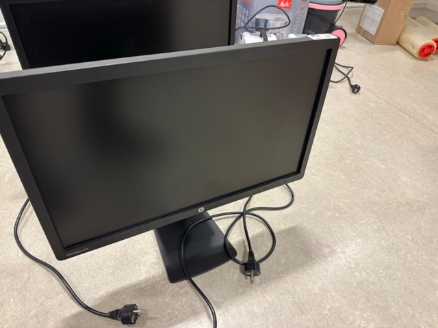 1071130-2 5 monitors Hp E231 Monitor