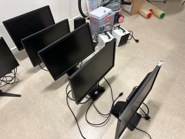 1071130-3 5 monitors Hp E231 Monitor