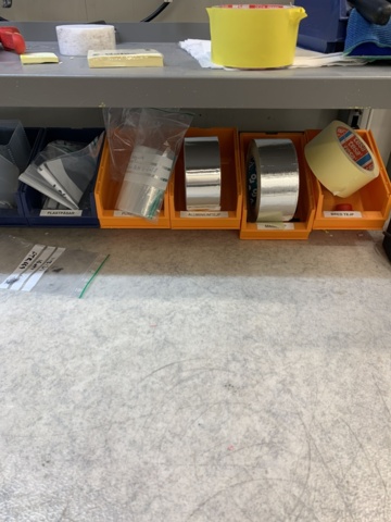 1034709-10 Workbench, shelves/compartments and tools