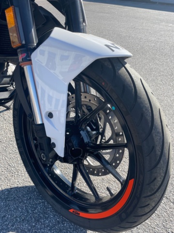 1105661-4 KTM Duke 125cc 2017 (1600 miles)