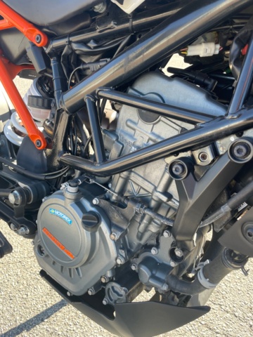 1105661-5 KTM Duke 125cc 2017 (1600 miles)
