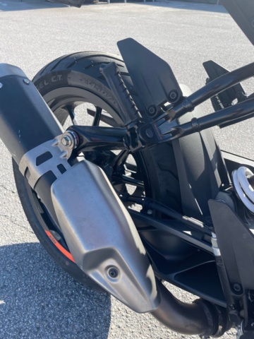 1105661-6 KTM Duke 125cc 2017 (1600 miles)