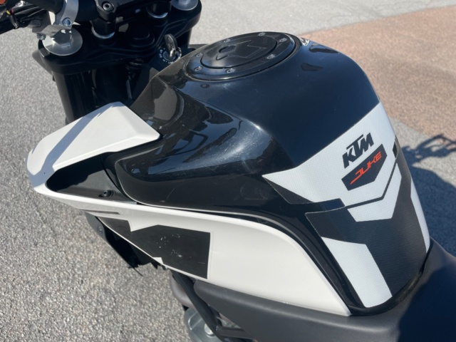1105661-8 KTM Duke 125cc 2017 (1600 miles)