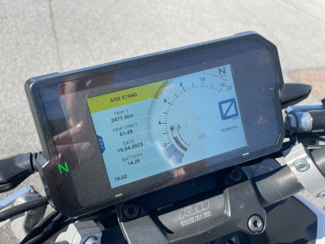 1105661-9 KTM Duke 125cc 2017 (1600 miles)