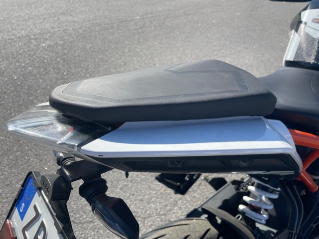 1105661-11 KTM Duke 125cc 2017 (1600 miles)