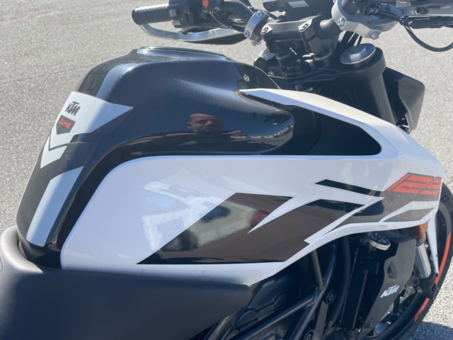 1105661-16 KTM Duke 125cc 2017 (1600 miles)