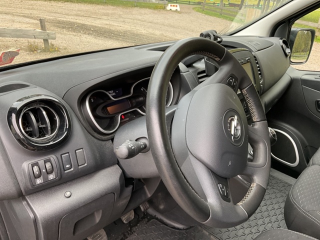 1061559-22 Opel Vivaro Van 2.9t 1.6 CDTI BIturbo - 2018