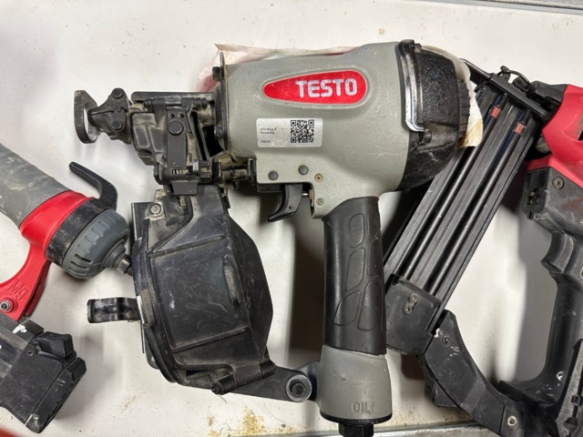 1071253-4 8 nail/dive guns and some air hoses