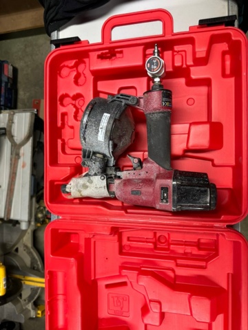 1071253-6 8 nail/dive guns and some air hoses