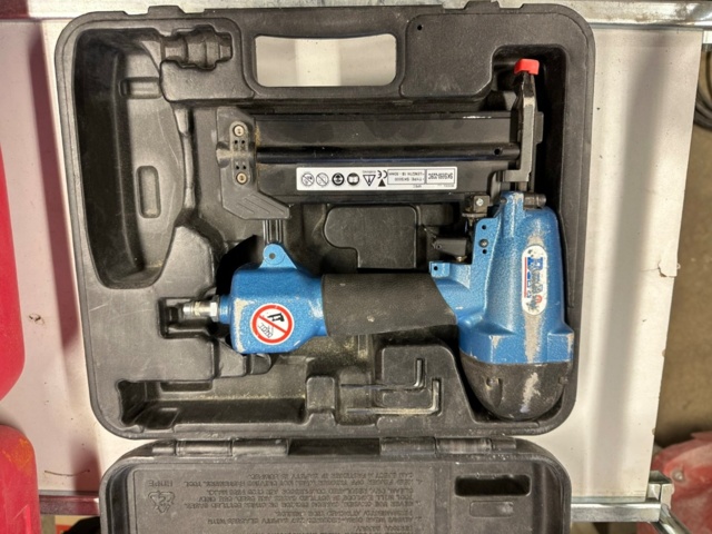 1071253-7 8 nail/dive guns and some air hoses