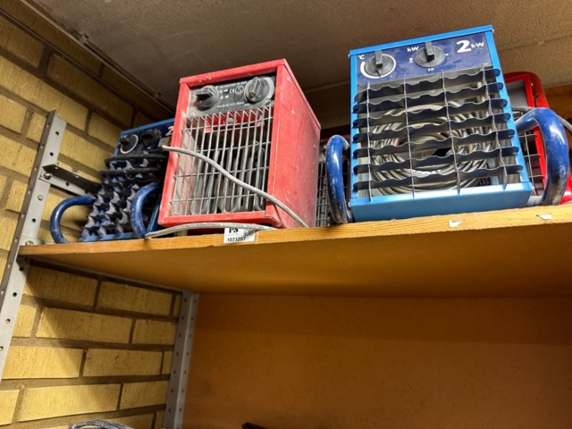 1071257-7 Six heating fans 2 kW and some construction lights