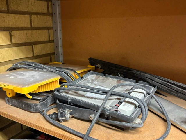 1071257-9 Six heating fans 2 kW and some construction lights