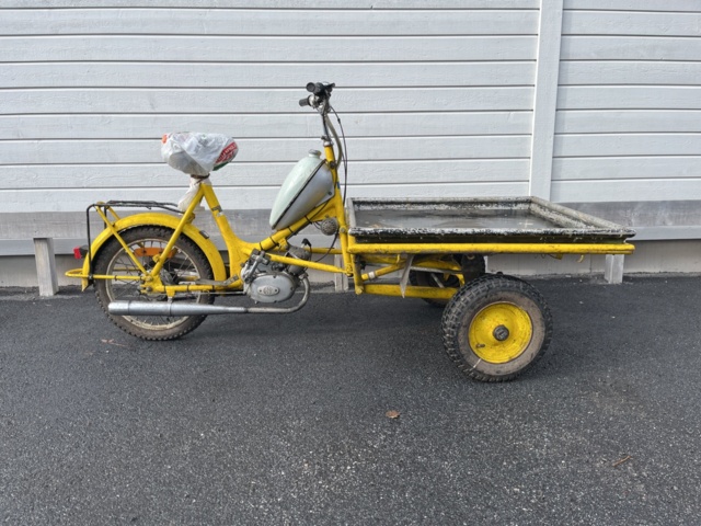 1085740-2 Flakmoped MCB 3-wheeled transport moped