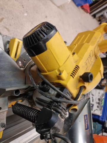 992172-2 Cut and miter saw Dewalt DW777