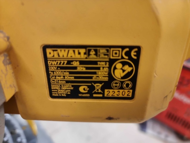 992172-3 Cut and miter saw Dewalt DW777