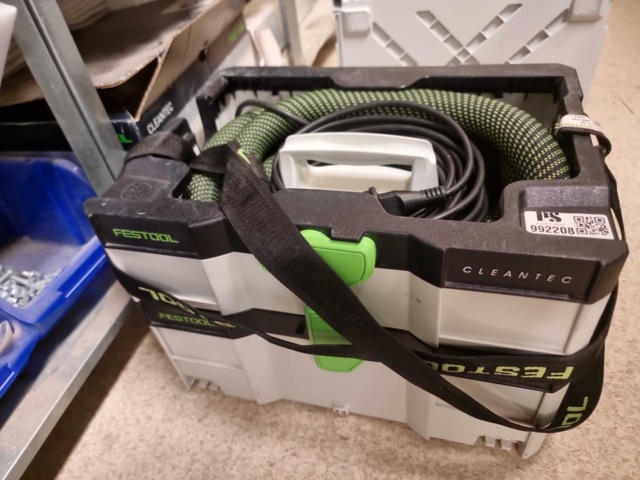 992208-5 Festool vacuum cleaner including accessories
