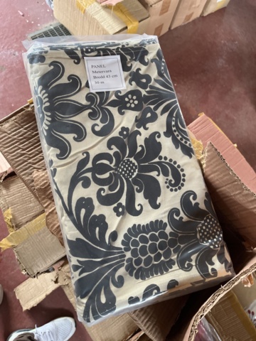 1078416-3 200 cartons with fabric, various different colors and patterns