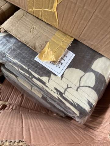 1078416-10 200 cartons with fabric, various different colors and patterns