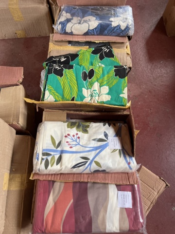 1078416-11 200 cartons with fabric, various different colors and patterns