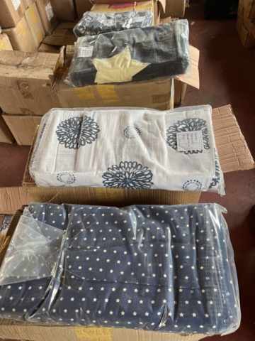 1078416-12 200 cartons with fabric, various different colors and patterns