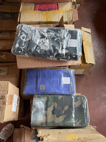 1078416-14 200 cartons with fabric, various different colors and patterns