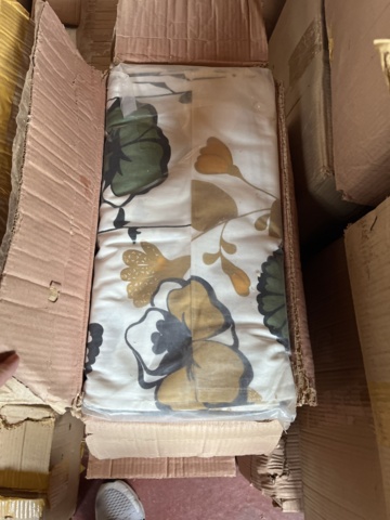 1078416-24 200 cartons with fabric, various different colors and patterns