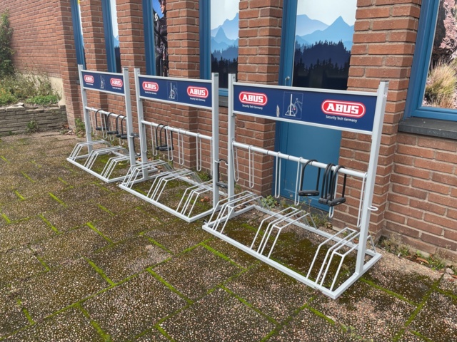 1060370-1 3 bicycle racks with padlocks