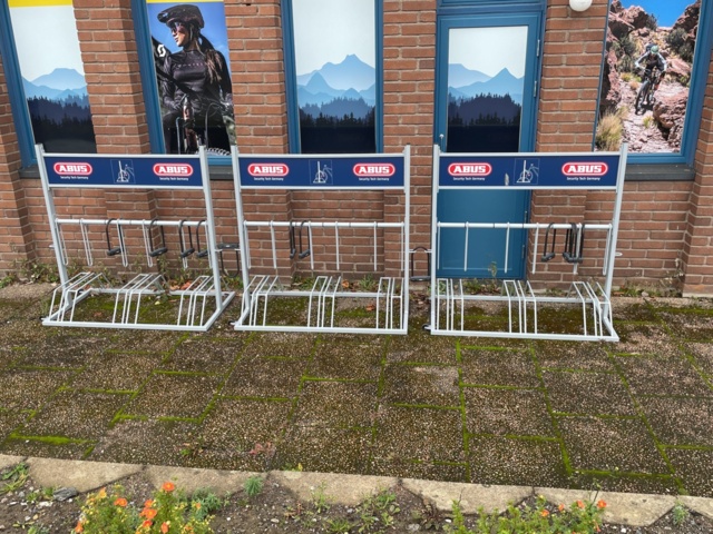 1060370-4 3 bicycle racks with padlocks