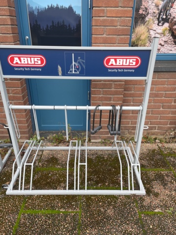 1060370-5 3 bicycle racks with padlocks