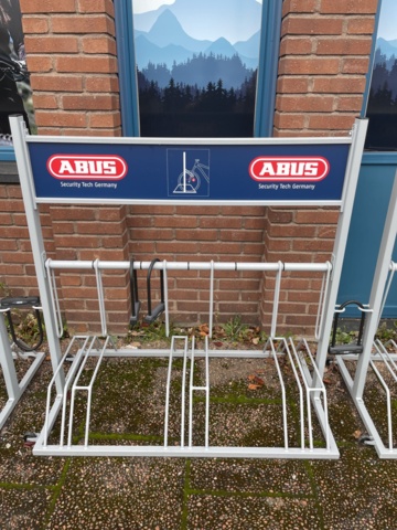 1060370-6 3 bicycle racks with padlocks