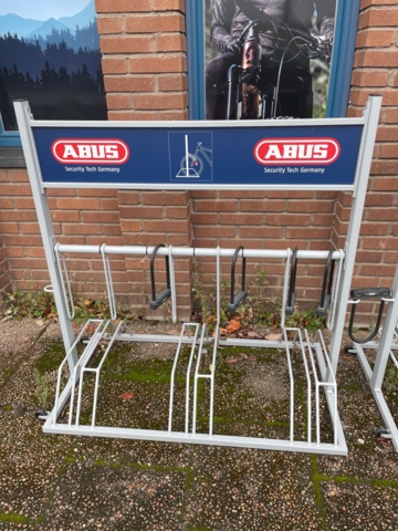1060370-7 3 bicycle racks with padlocks