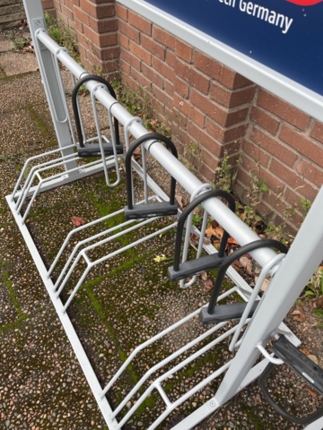 1060370-8 3 bicycle racks with padlocks