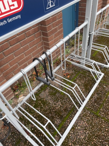 1060370-9 3 bicycle racks with padlocks