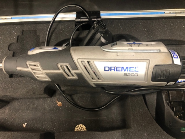 1035251-3 Dremel 8200 Multitool, battery powered