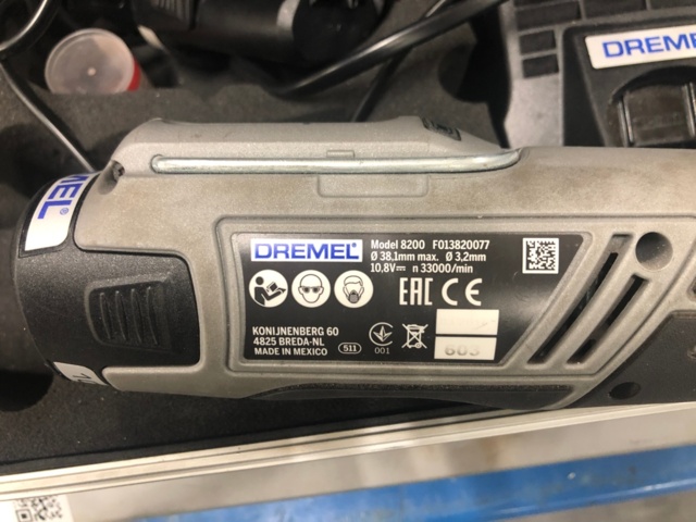 1035251-4 Dremel 8200 Multitool, battery powered