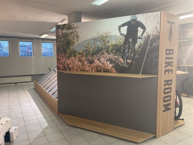 1060380-2 Store display for 20 bicycles