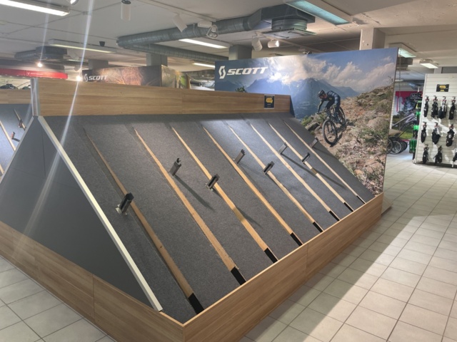 1060380-3 Store display for 20 bicycles