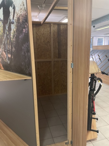 1060380-12 Store display for 20 bicycles