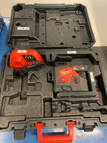 1035257-1 Milwaukee M12 3PL korslaser