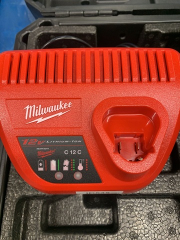 1035257-5 Milwaukee M12 3PL korslaser