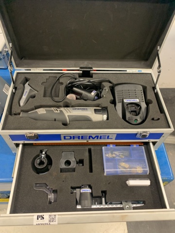 1035251-7 Dremel 8200 Multitool, battery powered