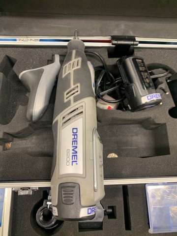 1035251-8 Dremel 8200 Multitool, battery powered