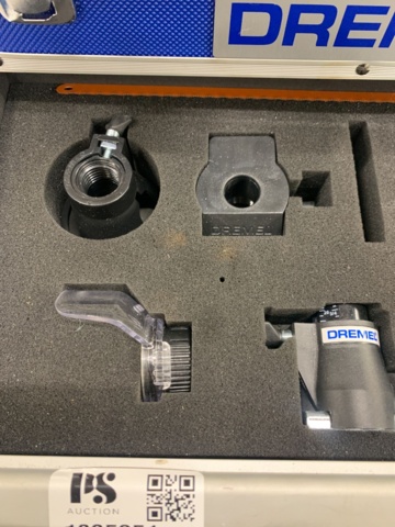 1035251-9 Dremel 8200 Multitool, battery powered