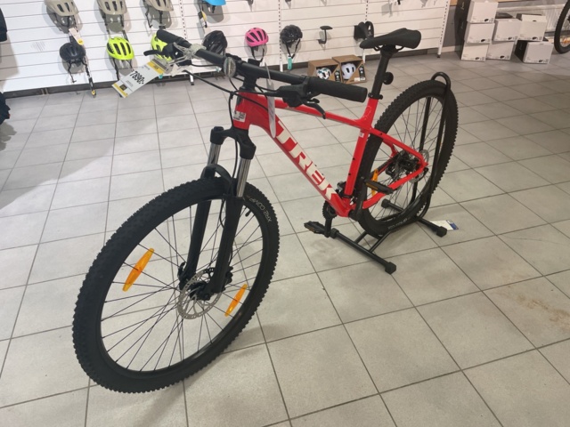 1060388-2 Trek Marlin bike 29” L